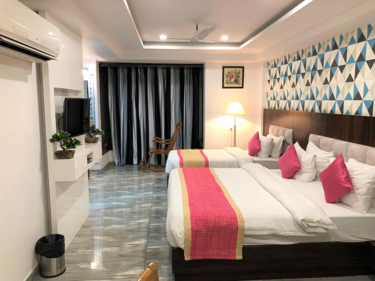 Hotel Sgt Plaza Waranasi Zewnętrze zdjęcie