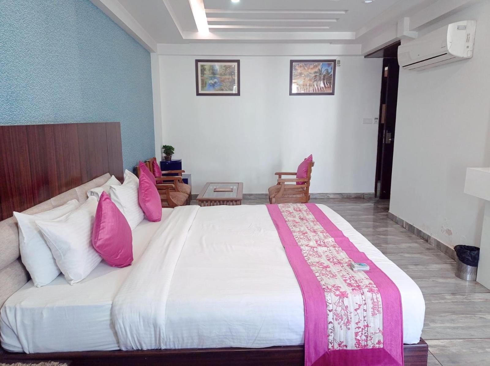 Hotel Sgt Plaza Waranasi Zewnętrze zdjęcie