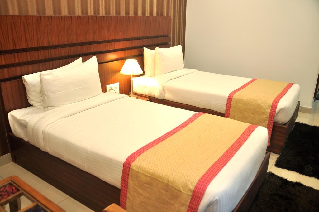 Hotel Sgt Plaza Waranasi Zewnętrze zdjęcie