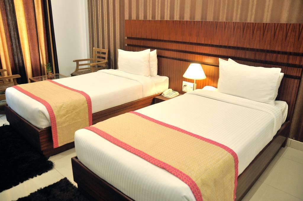 Hotel Sgt Plaza Waranasi Zewnętrze zdjęcie