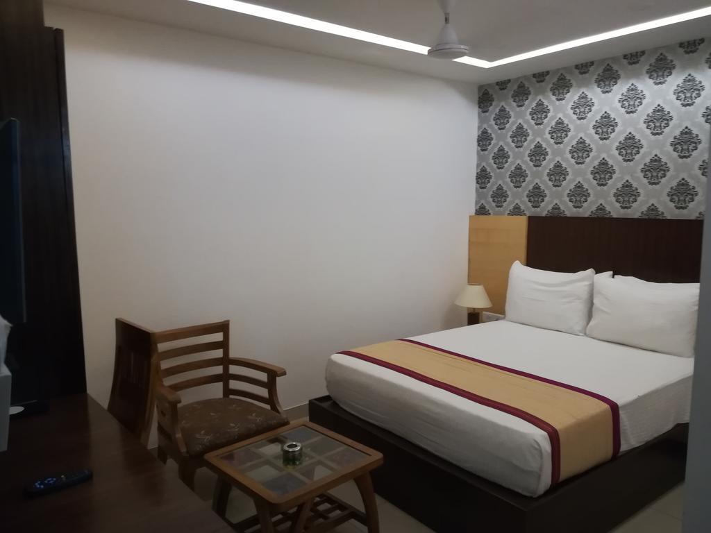 Hotel Sgt Plaza Waranasi Zewnętrze zdjęcie